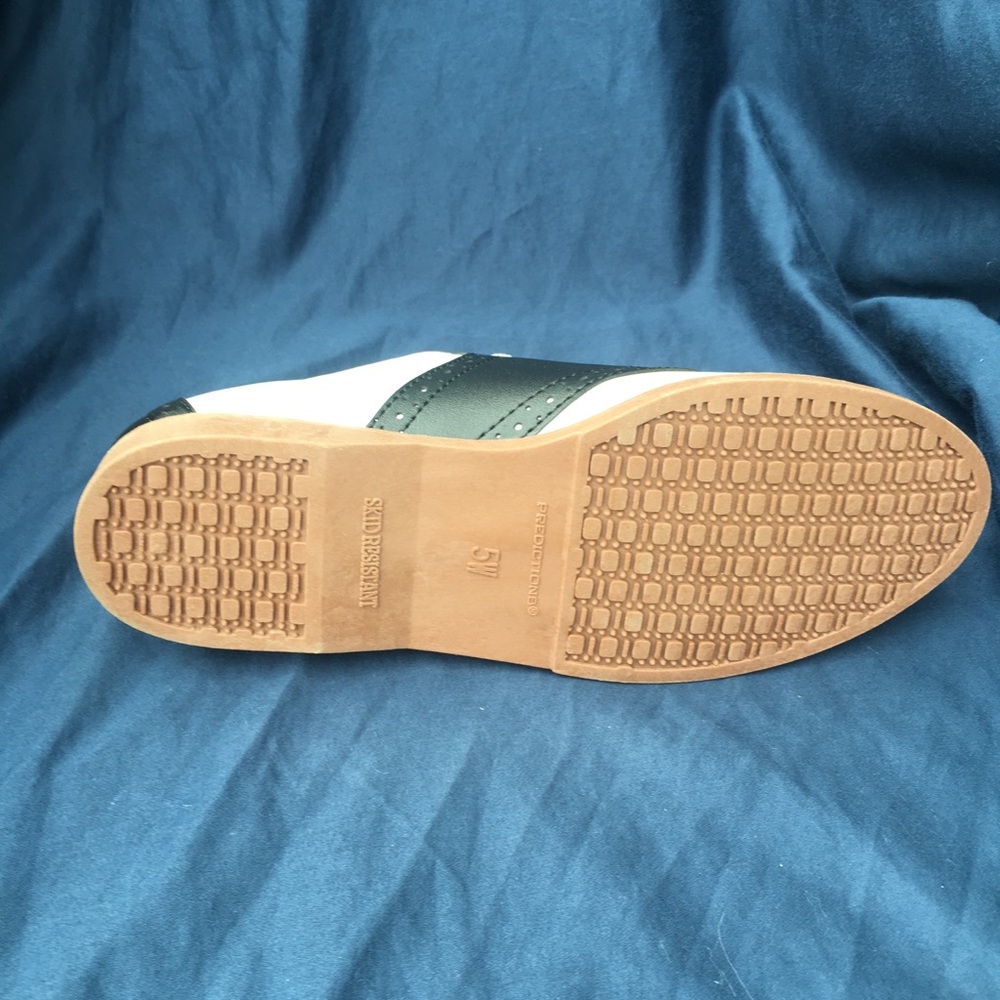 ✨LAST PAIR✨ Awesome Saddle Shoes - Picture 4 of 5
